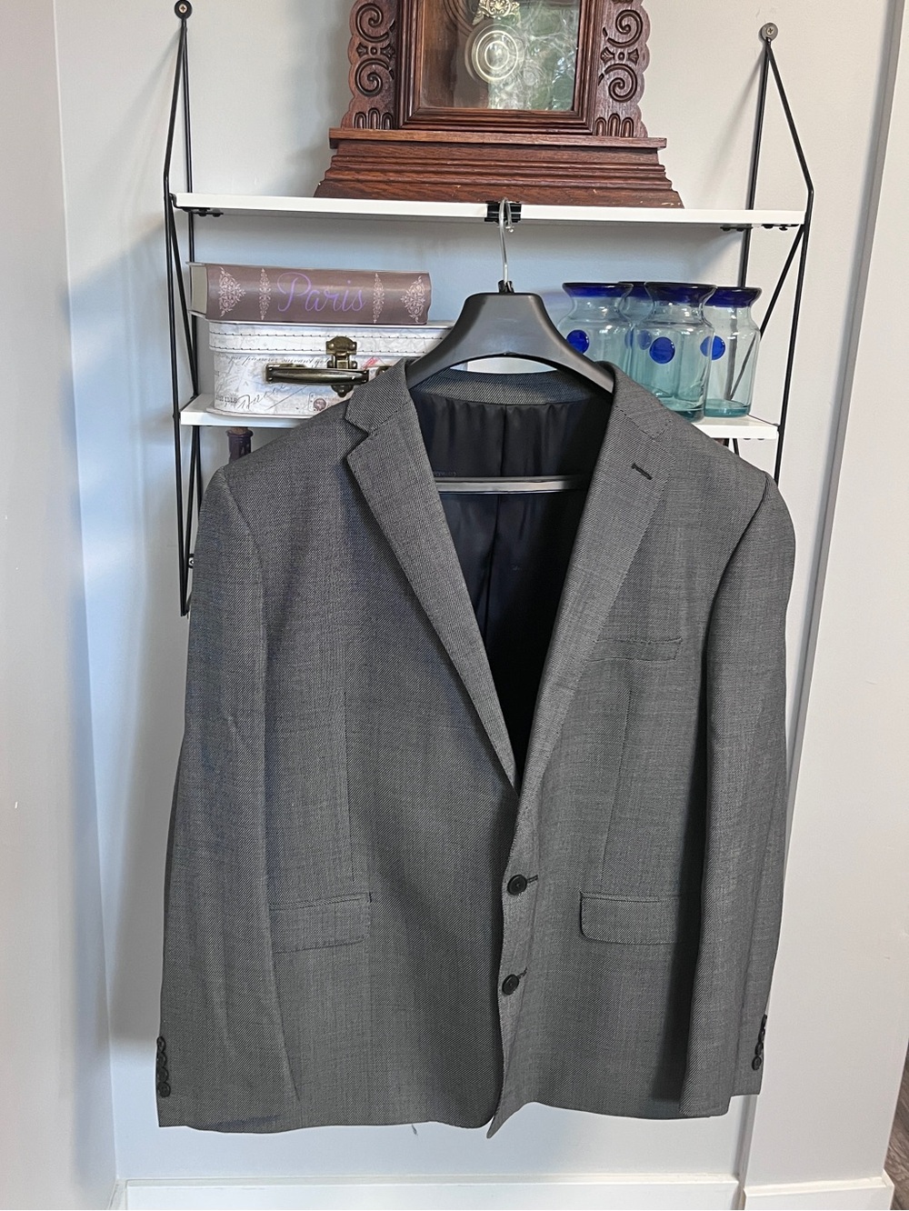 Men's Mid-Gray Two-Button Suit Jacket